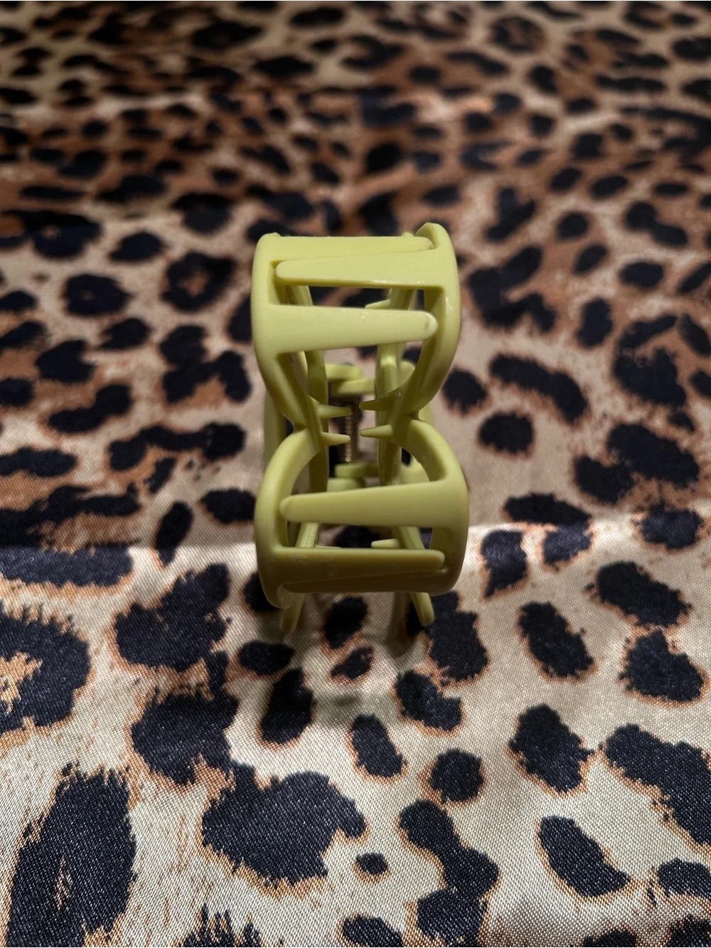 H&M Yellow Flower Shaped Claw Hair Clip